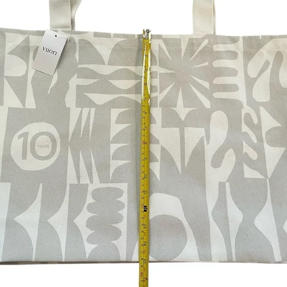 VUORI NWT Cream Tote Bag. Limited Edition “Celebrating a Decade”. - Picture 4 of 10